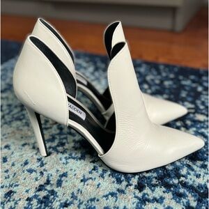 Steve Madden| White bootie| Size 8.5